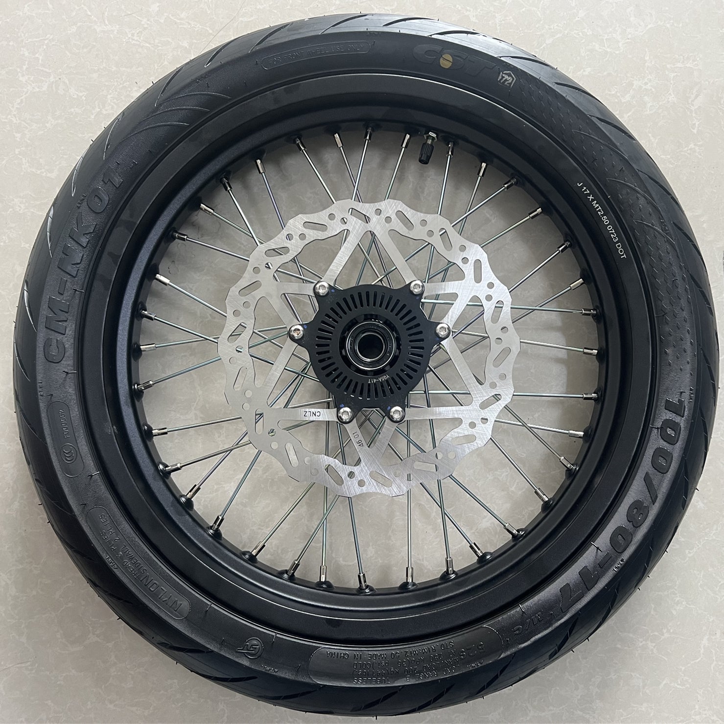Ultra Bee Supermotos 17"